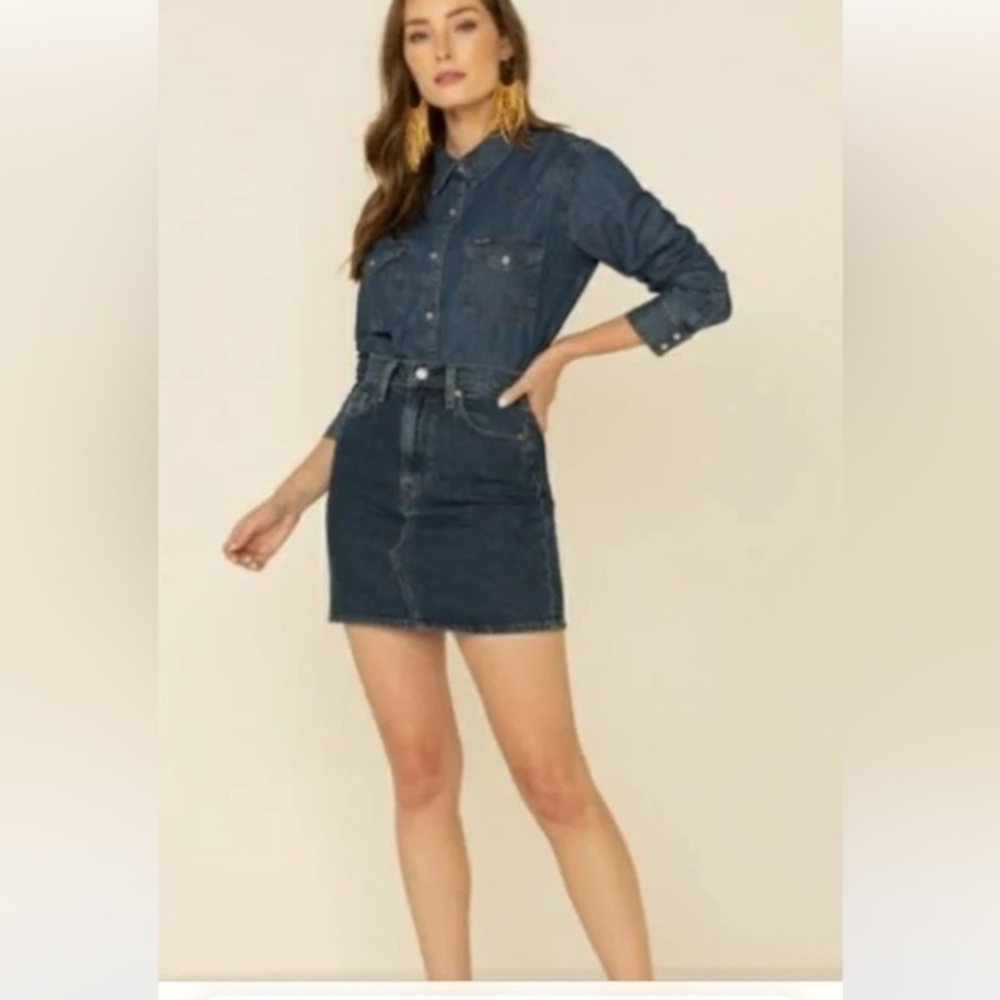 NWT Levi’s High-Rise Deconstructed Skirt in Medium Blue